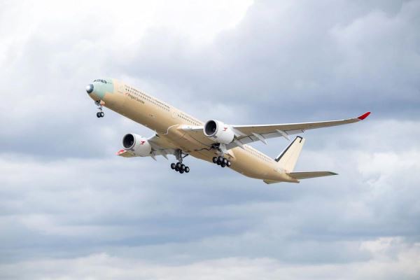 edinstvennyj-samolet-sposobnyj-bez-peresadok-pereletet-cherez-polplanety-airbus-nachal-ispytanija-unikalnogo-a350-pervyj-rejs-17-tysjach-kilometr-e3c6cdd.jpg