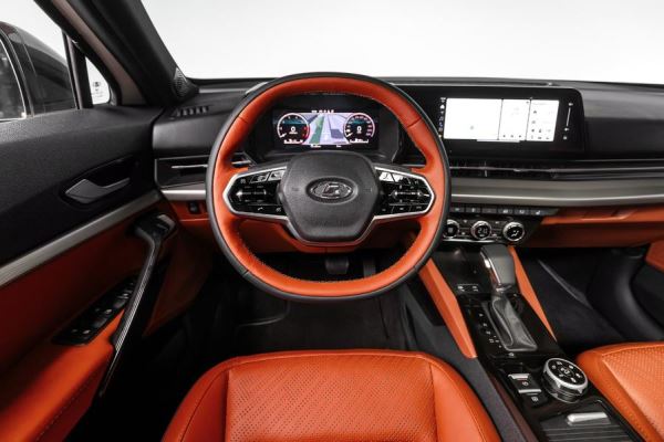 lada-ty-li-eto-lada-azimut-poluchit-otdelku-naturalnoj-kozhej-panoramnuju-kryshu-i-besprovodnuju-zarjadku-dlja-smartfona-no-tolko-v-topovoj-versi-b40e3b6.jpg